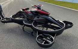 Hoverbike, hibrida motor dengan hovercraft yang dapat jalan di darat dan di udara. Photo: Reuters 
