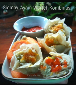 Asiknya membuat Siomay Ayam Wortel Kombinasi bareng keluarga. | Foto: Wahyu Sapta.