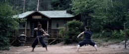 Gambar 1.2. Pertarungan Terakhir Gouki (Kiri) dan Gouken (Kanan). (Sumber : https://imgur.com/t/akuma/msVowsY) 