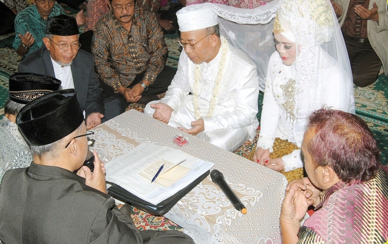 Image caption - proses akad nikah penulis, 25 Januari 2015  di masjid azam bdg - dokpri Sugiyanto Hadi