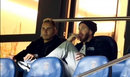 Sejak hijrah ke PSG, Ramos (kiri) hanya bisa menempati kursi penonton: Dailymail.co.uk