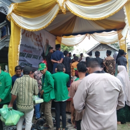 Pembagian bingkisan kepada anak yatim/Dokpri