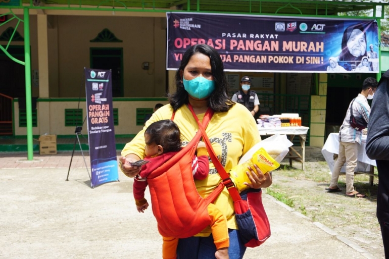 Antusias Warga Membeli Pangan Murah di Kampung Deliksari, Sukorejo, Kota Semarang (ACT news)