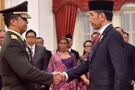 Momen Presiden Joko Widodo bersama Andika Pratama/ Saat dilantik menjadi KASD (sumber: grid.id)