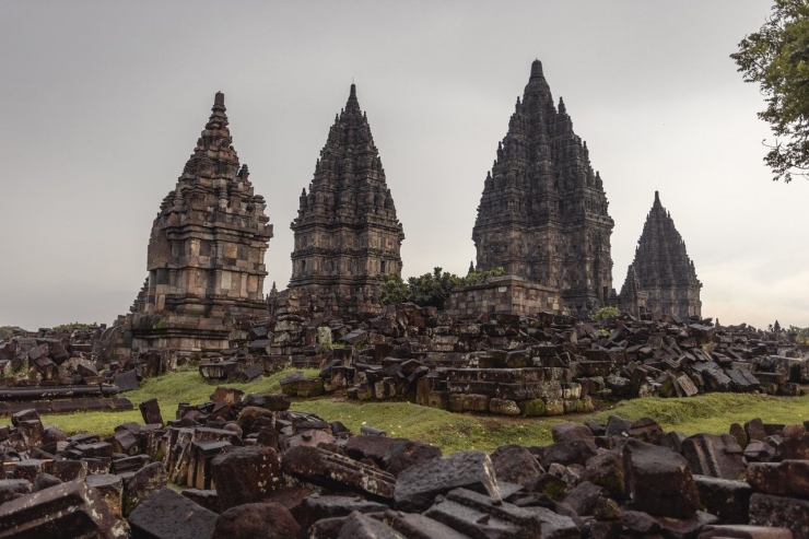 Ilustrasi puisi berlatar Candi Prambanan- Tomáš Malík/Pexels