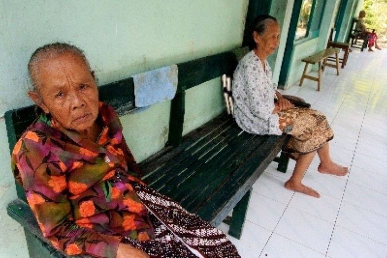 Sejumlah lanjut usia (lansia) bersantai di Panti Wredha Budhi Dharma, Ponggalan UH VIII/203, Umbulharjo, Yogyakarta. (Sumber Ilustrasi. Dikutip dari republika.co.id. Foto Antara)