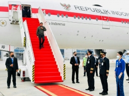 Presiden Joko Widodo tiba di Indonesia, Jumat (05/11/2021). (Foto: BPMI Setpres/Laily Rachev)