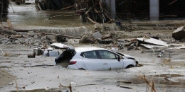 Banjir bandang yang terjadi di kota Batu malang Jawa Timur,Pada Kamis, 04/11/2021, | gambar : merdeka.com