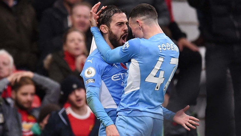 Foden merayakan gol B. Silva ke gawang Manchester United. Foto: Getty Images via Goal.com