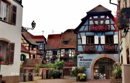 Eguisheim, romantisme kota melingkar abad pertengahan di Alsace | foto: HennieTriana—