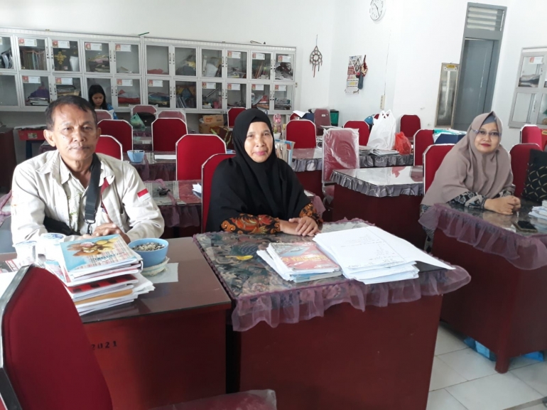 Diskusi bersama guru