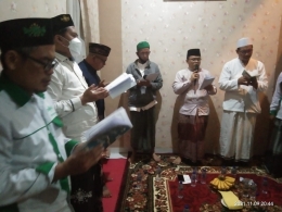 Majelis Shalawat Diba' yang sedang beracara di rumah jemaah di Kota Medan, Sumatera Utara. (foto dok khambali)
