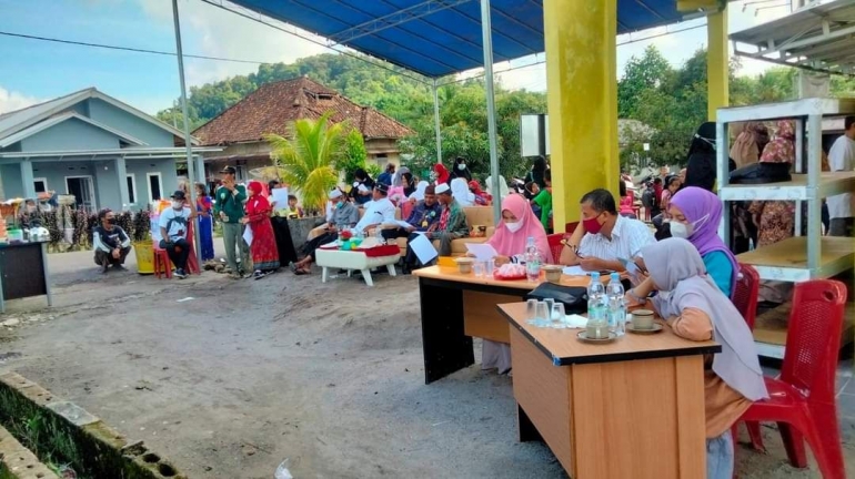 Suasana di halaman perpusrakaan Bukit 7 saat lomba (dokpri)