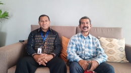 Irjen Pol Johni Asadoma (kiri) dan Isson Khairul. Foto: Didik Wiratno