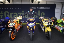 Rossi bersama koleksi motor-motor pembawa gelarnya (dok: motogp.com)
