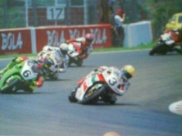 Race Superbike di Sirkuit Sentul 1997. John Kocinski memimpin di depan/Foto: motoracers.eu