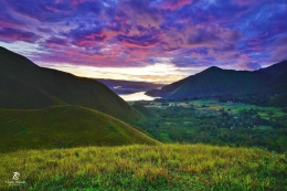 Sunrise dari atas Bukit Holbung, Danau Toba. Sumber: dokumentasi pribadi
