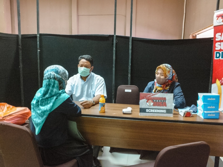 Kepala Dinas Kesehatan Kota Serang Meninjau Sentra Vaksinasi Covid-19 di Gedung Training Center UPI Kampus di Serang [Dok: KPM]