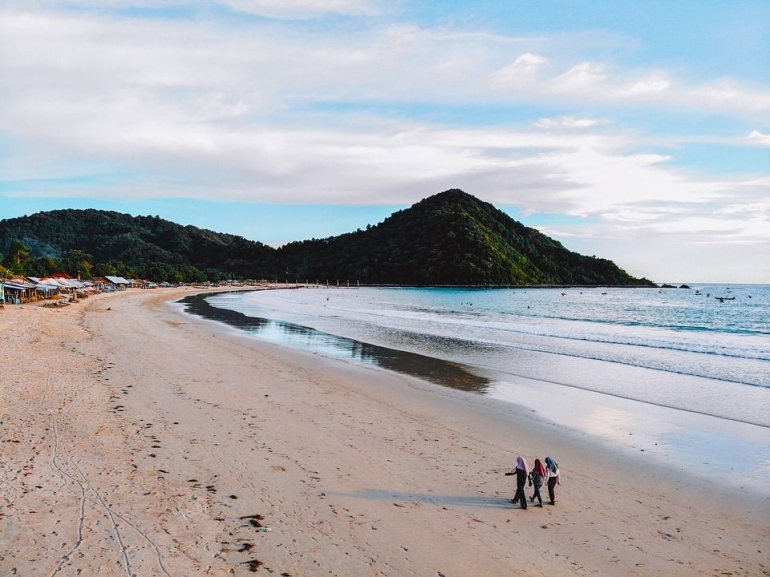 Pasir putih pantai di Lombok I Sumber foto pixabay-sulox32