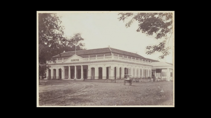 Gedung Harmonie, 1900 (sumber: Leiden Universiteit Library)