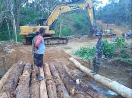Proses Pembangunan Akses Jalan Desa Benua Riam, Aranio, Kalimantan Selatan/dokpri