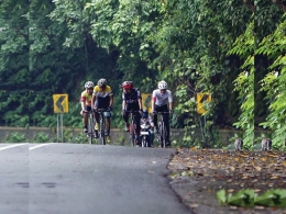TES EVENT: Peserta launching L'etape Indonesia by Tour De France saat melintas di jalur Pusuk, Lombok Barat. Sumber foto : Lombokpost.com