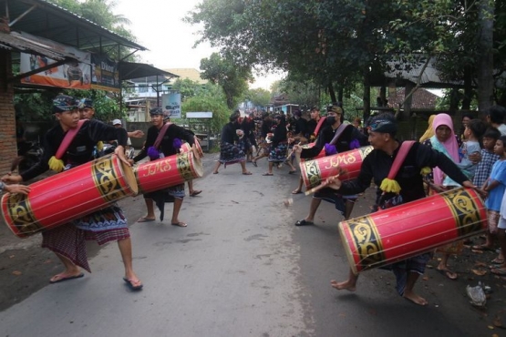 Menjadi atraksi wajib untuk dilihat saat ke Mandalika (sumber : kompas.com)