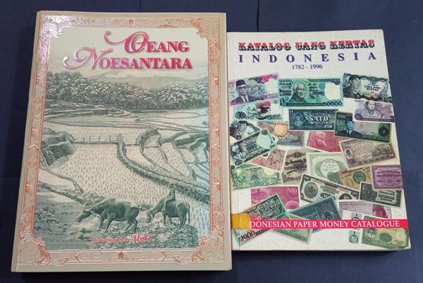 Buku Oeang Noesantara 2016 dan Katalog Uang Kertas Indonesia 1782-1996 (Dokpri)