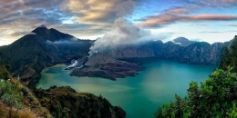 Gunung Rinjani, Lombok (sumber: merdeka.com)