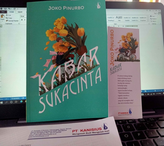 Dapat hadiah doorprize buku Kabar Sukacita Joko Pinurbo dari penerbit Kanisius. Foto dokumen pribadi