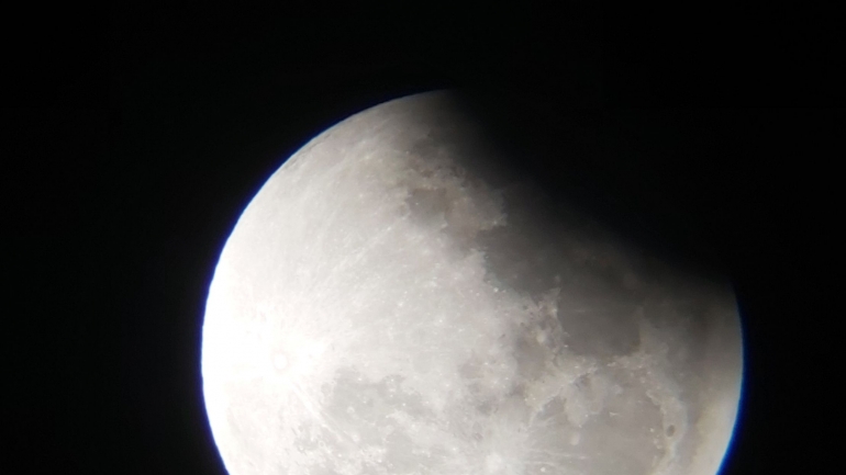 Awal Gerhana Bulan (Dok. Klub Astronomi Losnito)