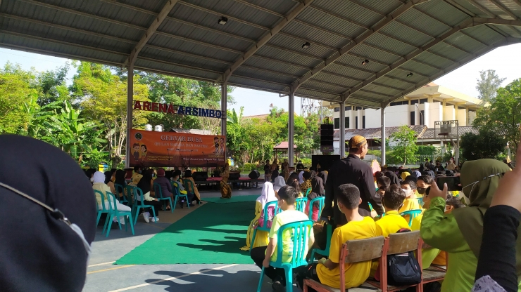 Rangkaian acara pembuka Gebyar Busa yang menampilkan berbagai performa menarik dari warga SMP Laboratorium UM. (dokpri)