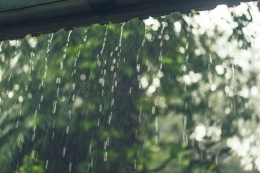 Ilustrasi Hujan - Freepik.com/rain outside the window