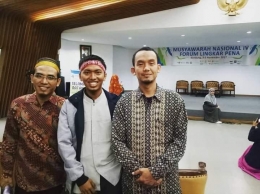 Gegge Mappangewa, saya dan Alimin Samawa dalam Munas 4 FLP di Bandung tahun 2017. Dokumentasi pribadi.