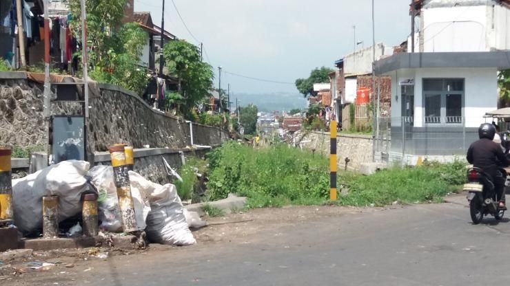 Kondisi jalur Cibatu-Garut dekat PJL Guntur. (Sumber: Twitter/AHMADKOSASIH33)