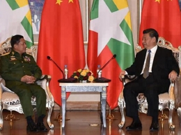 Pertemuan antara Min Aung Hliang dengan Presiden China, Xi Jinping| Sumber: AFP Photo