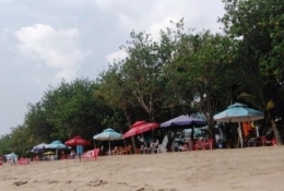 Pariwisata di Pantai Kuta bergairah kembali dengan kehadiran wisatawan domestik. Dok Pri