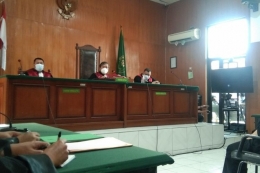 JPU menuntut V bebas dari segala tuntutan pada sidang replik di PN Karawang (23/11) @ kompas.com/farida