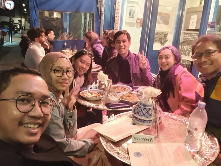 Saya dengan teman-teman dari Indonesia di London, sumber: Dokumen Pribadi
