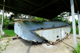 Bekas Tank Amphibi LVT-2 milik AL AS saat Perang Dunia II. Sumber: dokumentasi pribadi