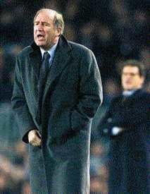 Charles Rexach saat mendampingi Barcelona di Liga Champions musim 2001/2002 (as.com)