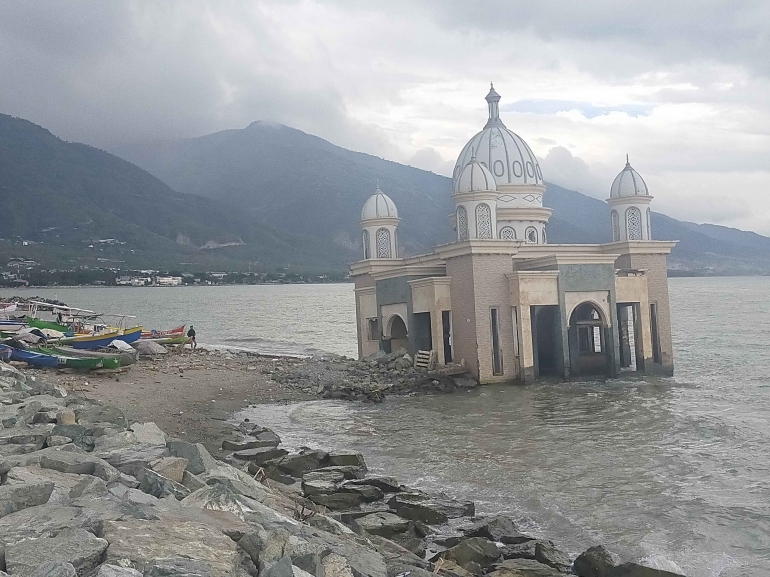 Masjid Terapung, Kota Palu pasca Gempa dan Tsunami 2018. Sumber: Dokpri