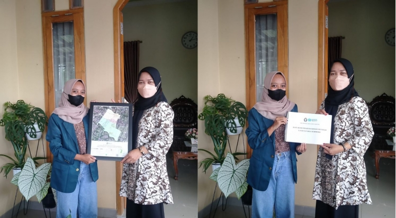 Penyerahan Data Imunisasi dan Peta Persebaran Imunisasi Rutin Lengkap Kepada Bidan Desa