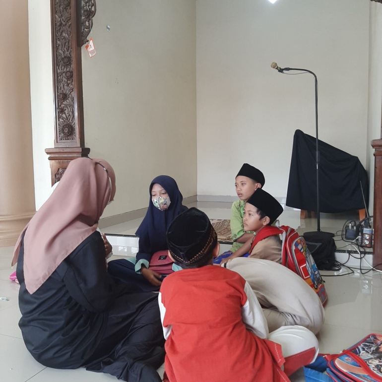 PMM Unversitas Muhammadiyah Malang Kelompok 32 Ajari Anak Berperilaku Hidup Sehat di Masa New Normal