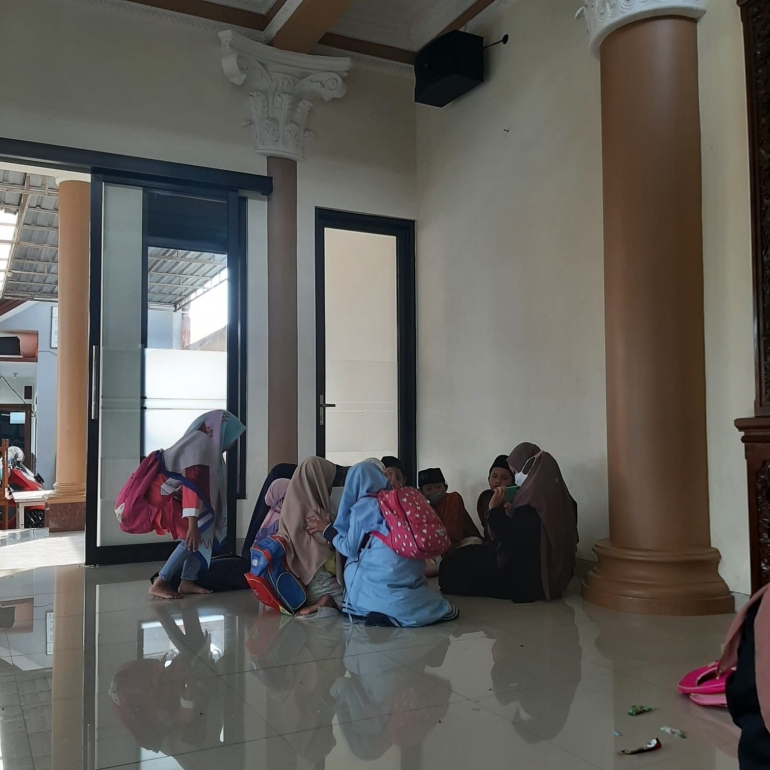 PMM Unversitas Muhammadiyah Malang Kelompok 32 Ajari Anak Berperilaku Hidup Sehat di Masa New Normal