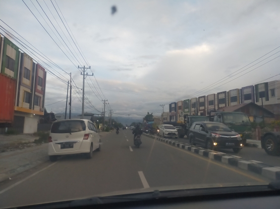 Salah satu ruas jalan di Kota Palu. Sumber: dokumen Pribadi