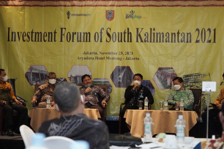 Dialog dalam acara Investment Forum of South Kalimantan