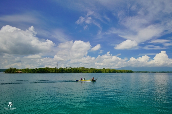 Panorama laut di timur Indonesia yang selalu menawan. Sumber: dokumentasi pribadi