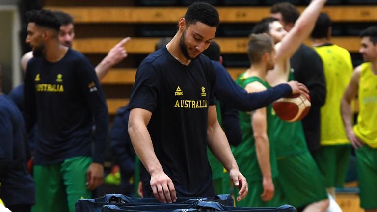 Simmons bersama timnas bola basket Australia (AAP Image/James Ross)