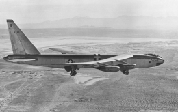 potret pesawat prototipe XB-52 yang menjadi cikal bakal desain bomber B-52. sumber gambar: US Government/thisdayinaviation.com